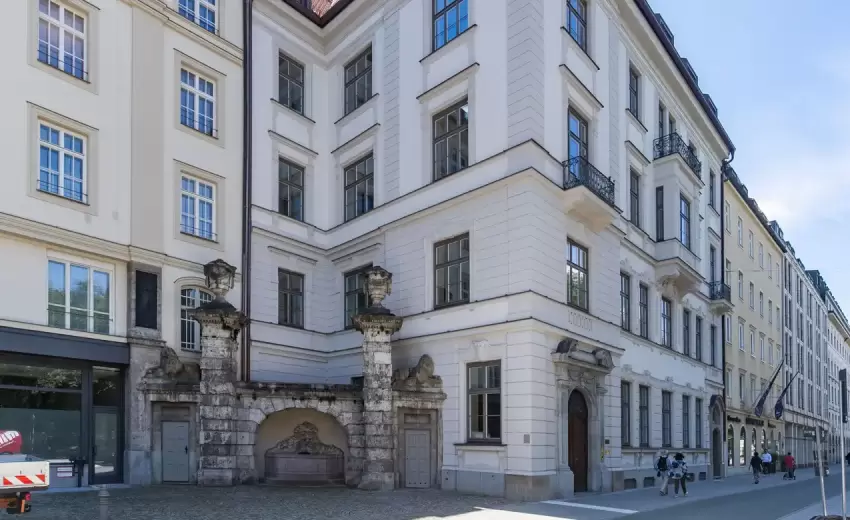 Michael Renner Bauunternehmung Maximiliansplatz 18 Sanierung denkmalgeschütztes Stadthauses